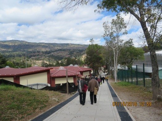 Escritores llegando al Colegio Nacional San Juan de Chota