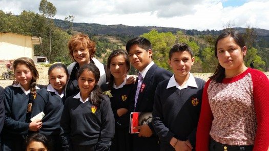 María Juliana y estudiantes del Colegio San Juan